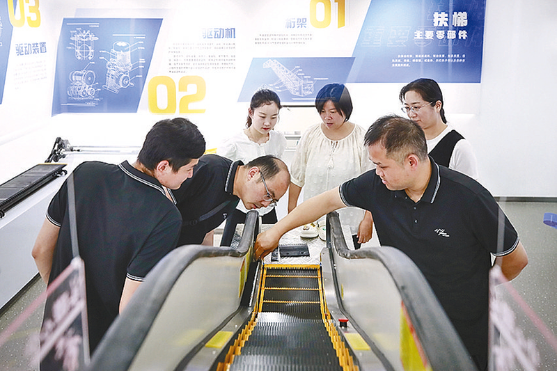 河南省首家电梯安全科普馆在驻马店开馆  