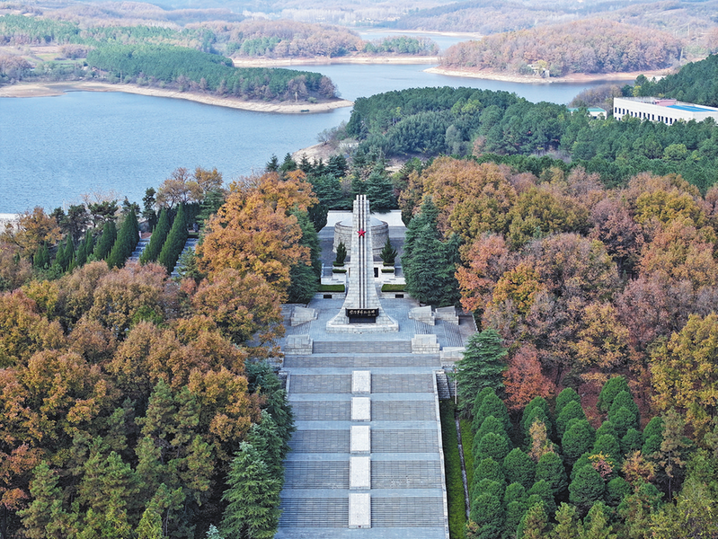 雄师绾毂中原 红旗漫卷河山