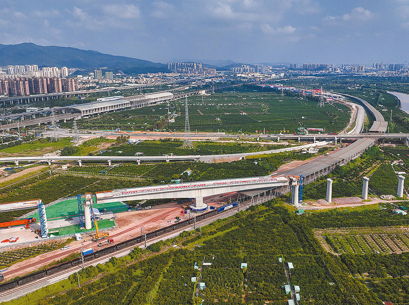 深江铁路首座转体桥成功跨越广珠货运铁路