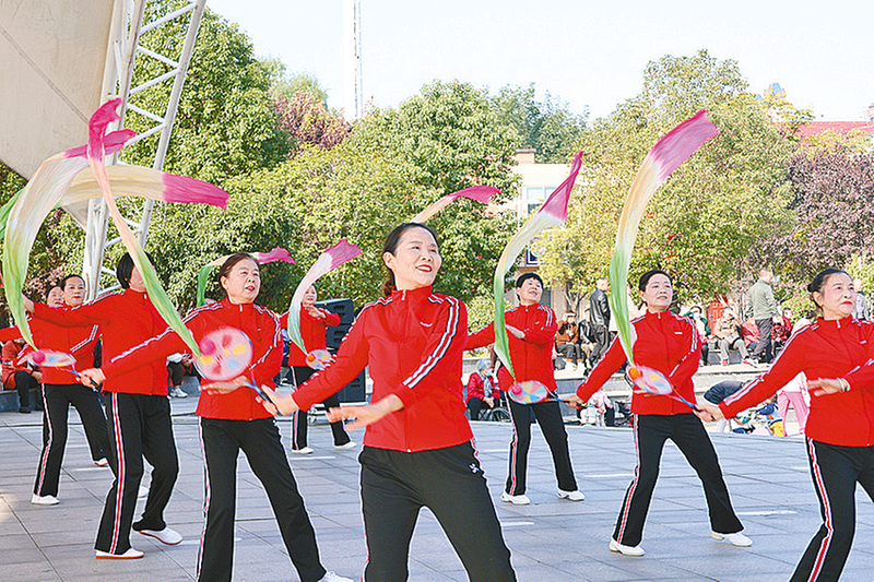 重阳舞姿展风采 银龄竞技添活力