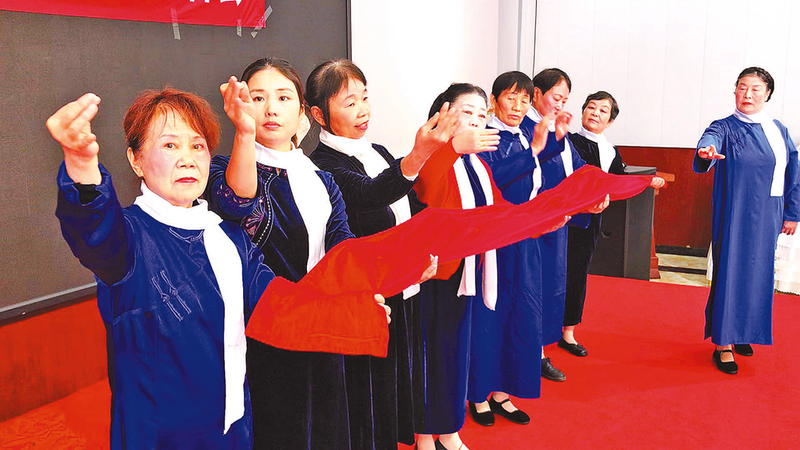 戏韵情暖夕阳红  