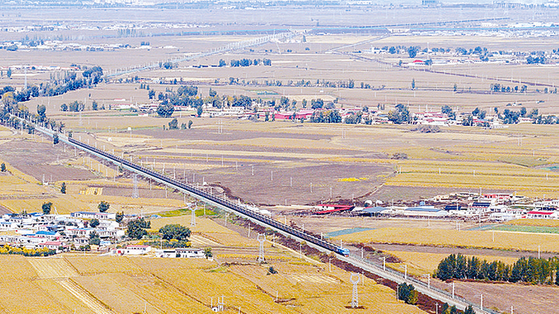 世界首列3.5萬噸級重載群組列車試驗開行成功