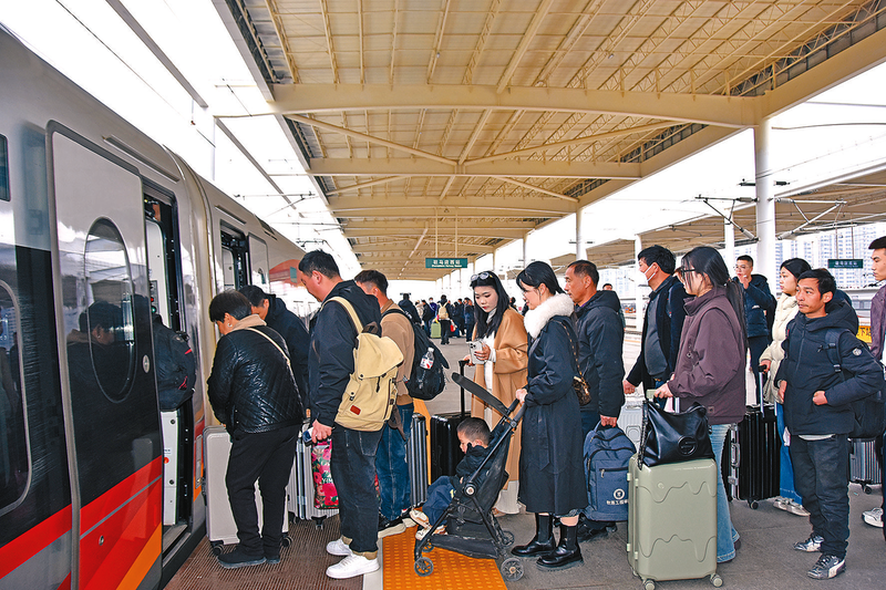 增開臨客 優(yōu)化服務(wù)——駐馬店市鐵路部門有效應(yīng)對春運返程客流高峰